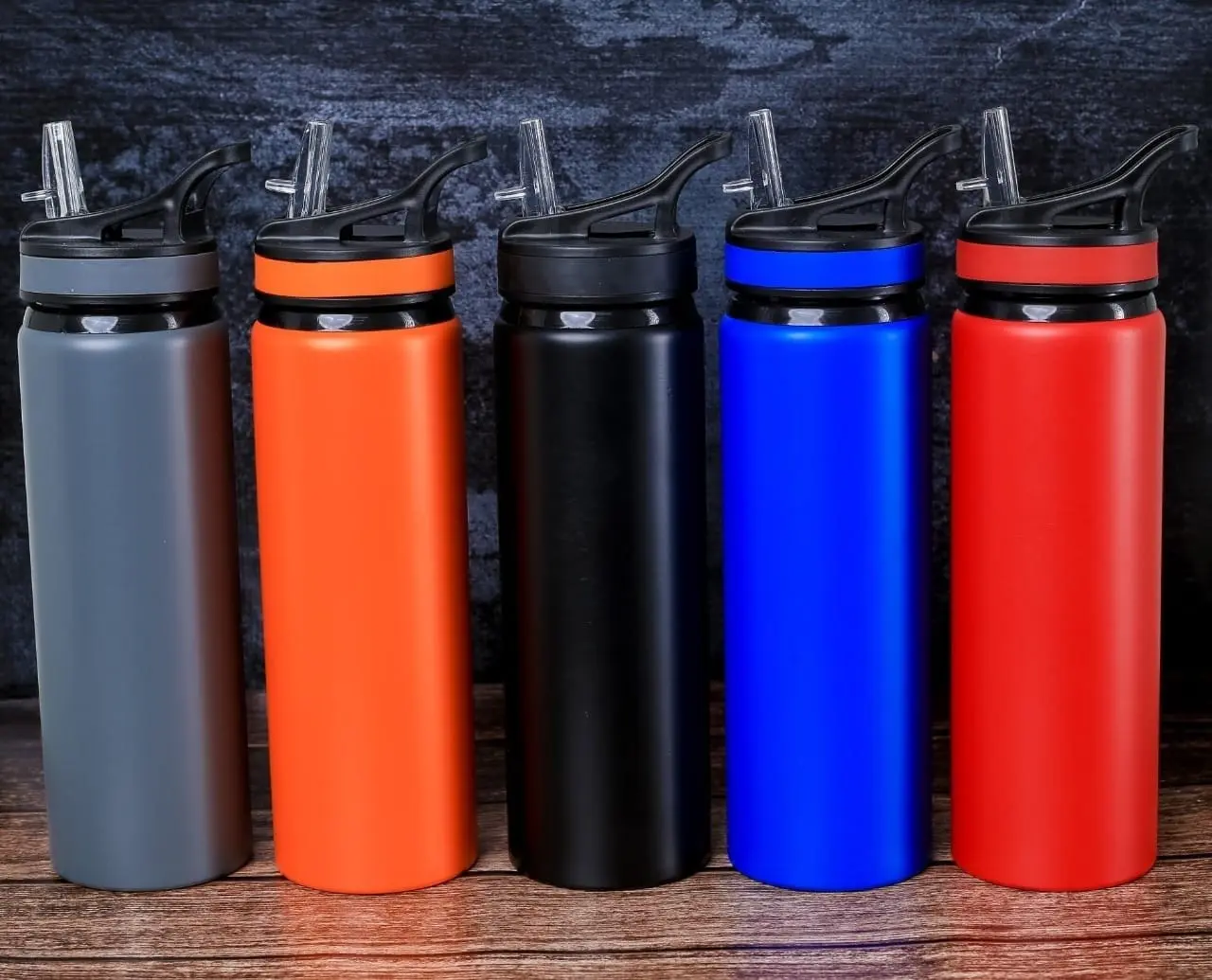 Five matte metal water bottles with flip-up straw lids in assorted colours, Hensa