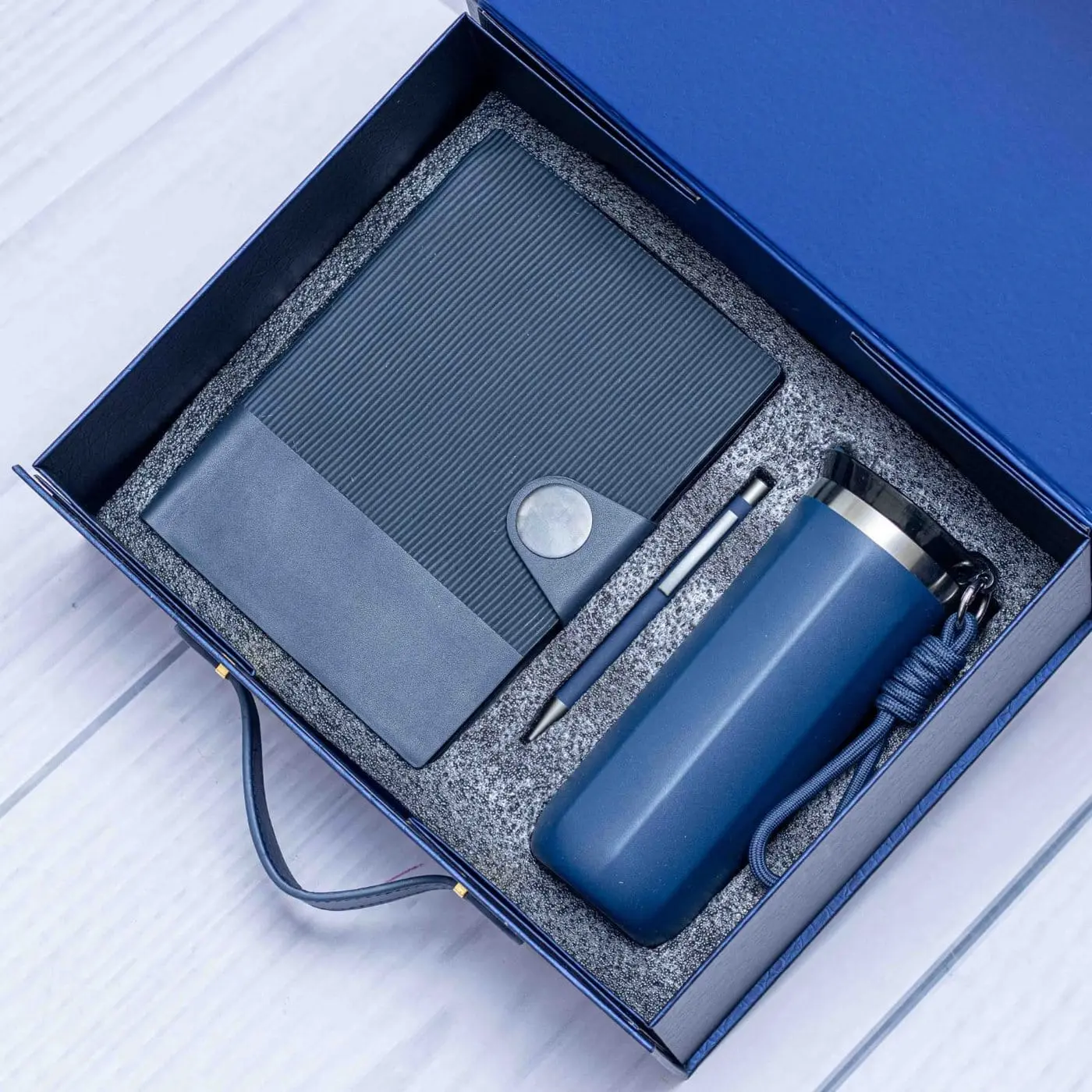 Navy notebook with round buckle, bottle and pen in a gift box, Hensa