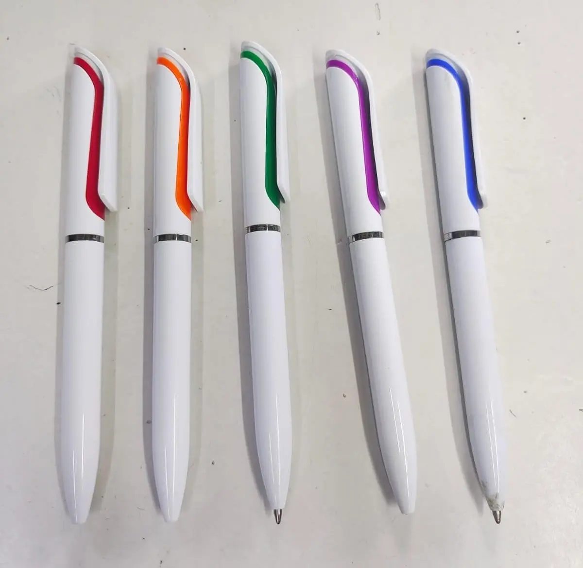White pens with coloured clips and silver bands, Hensa