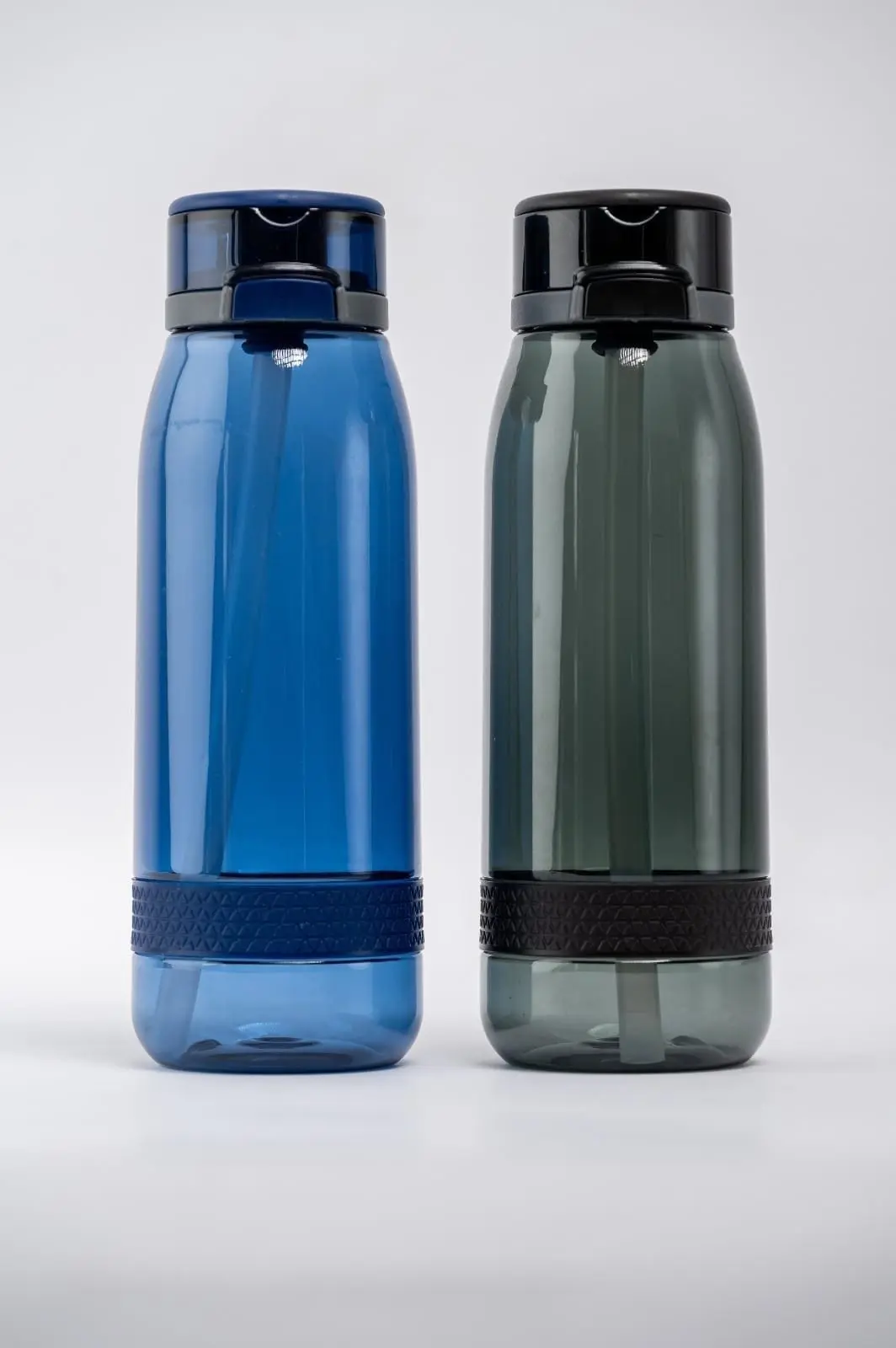 Blue and black 620ml plastic water bottles with flip lids, Hensa