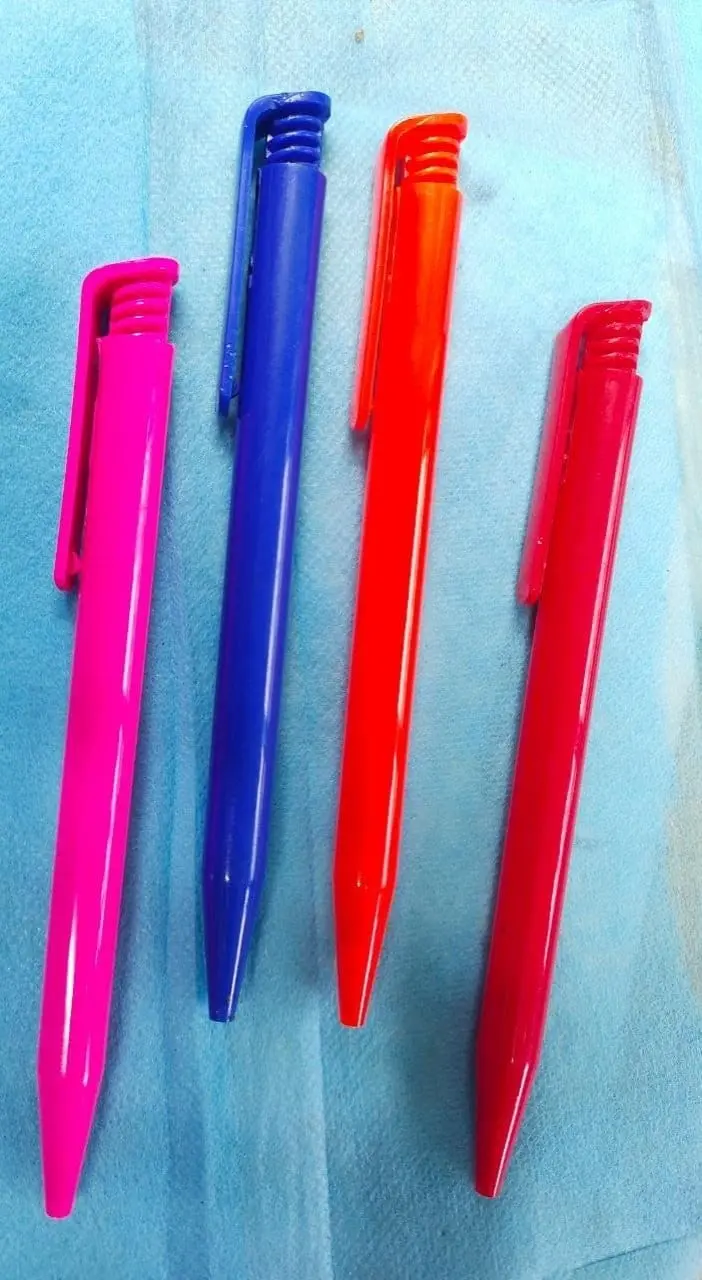 Bright plastic pens with ribbed clips, Hensa