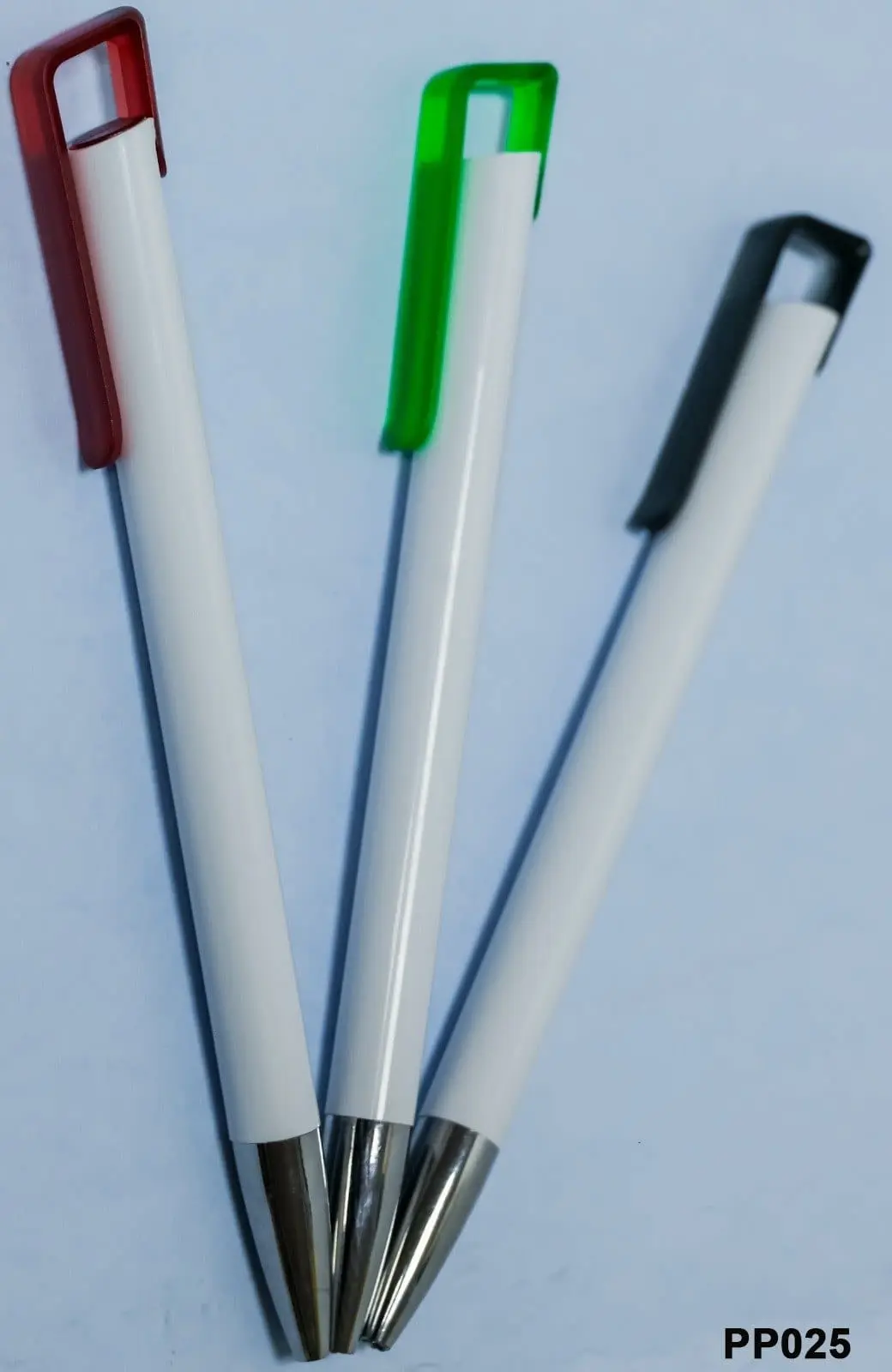 Three white barrel plastic pens with red, green and black clips, Hensa