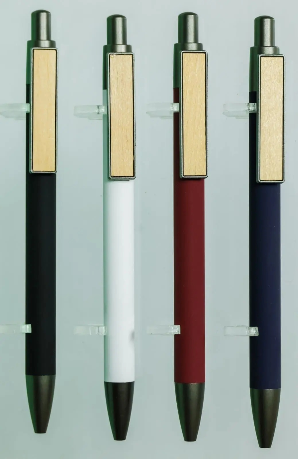 Four click pens in black, white, maroon and navy with wooden clip panels, Hensa