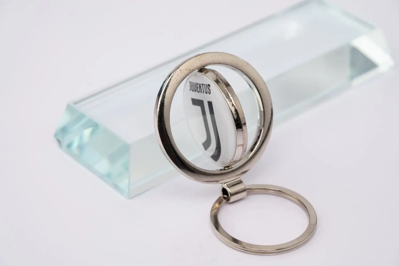Circular spinner keyholder with an engraved centre, Hensa