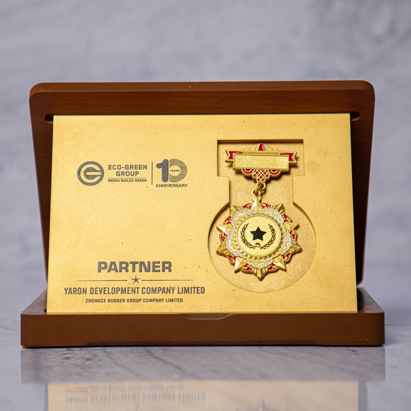 Deluxe Gold Medal Award Plaque