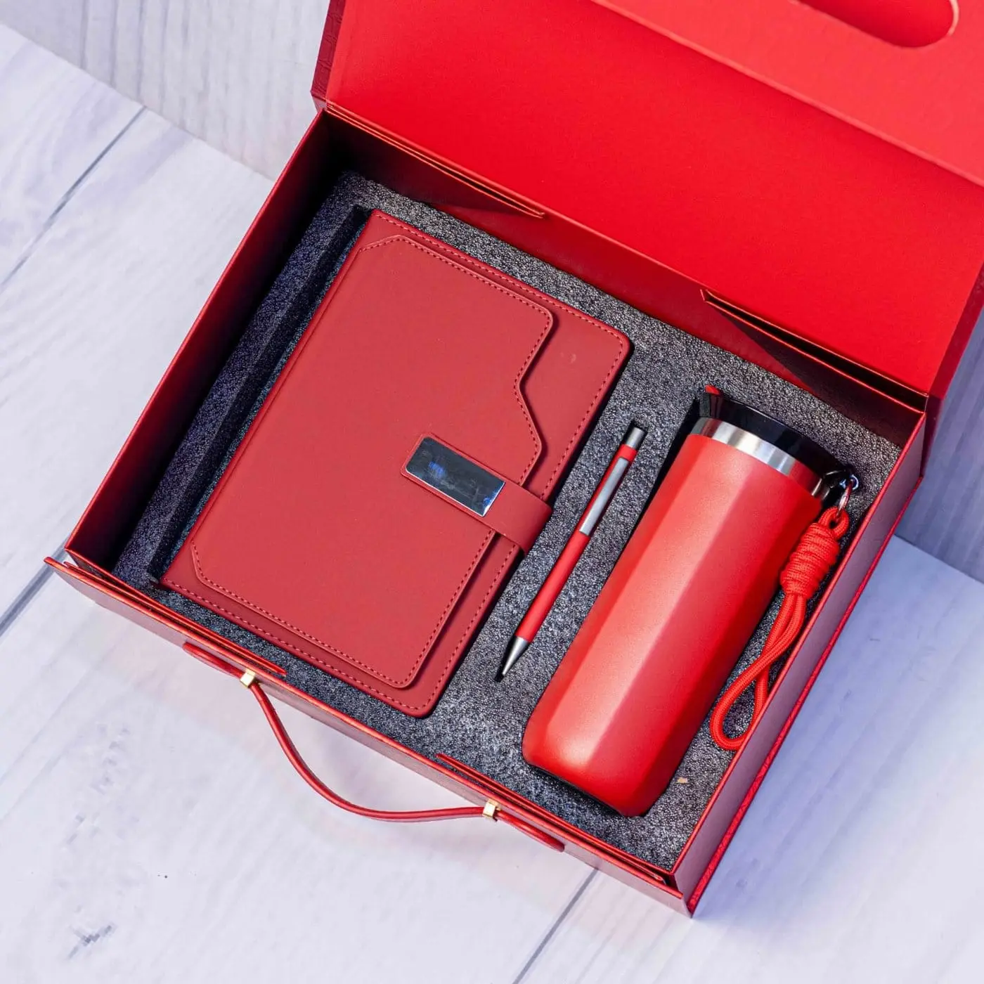 Red notebook, insulated tumbler and pen in a red gift box, Hensa
