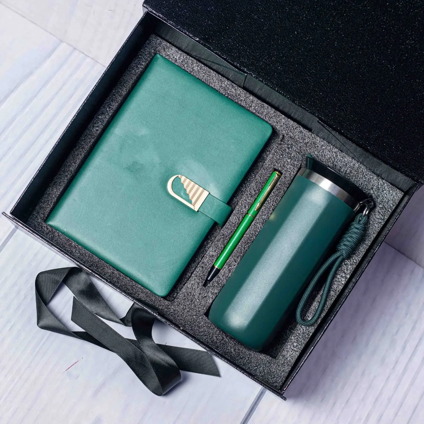 Green notebook, water bottle and pen in a gift box with ribbon, Hensa