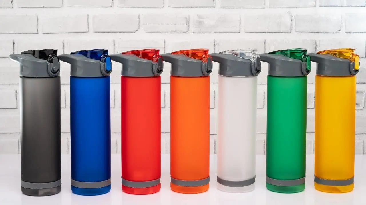 Seven frosted 850ml plastic water bottles in assorted colours with grey bases, Hensa