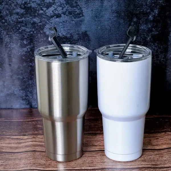 Silver and white insulated tumblers with clear lids and straws, Hensa Thermal Mug 002