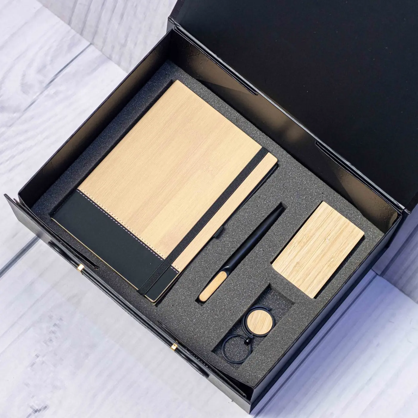 Bamboo notebook, card holder, pen and wooden keyholder in a black gift box, Hensa