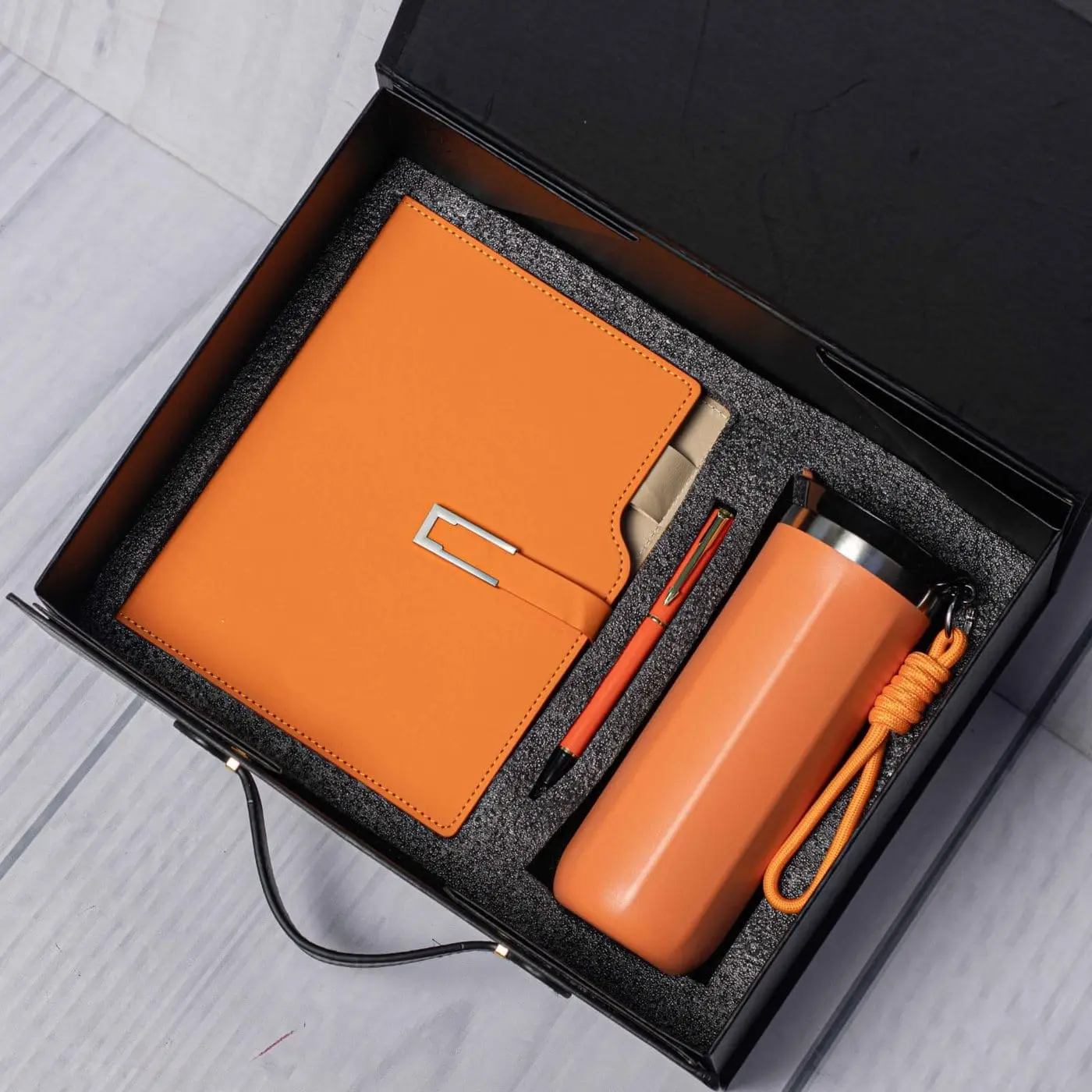 Orange notebook, insulated flask and pen in a black gift box with handle, Hensa
