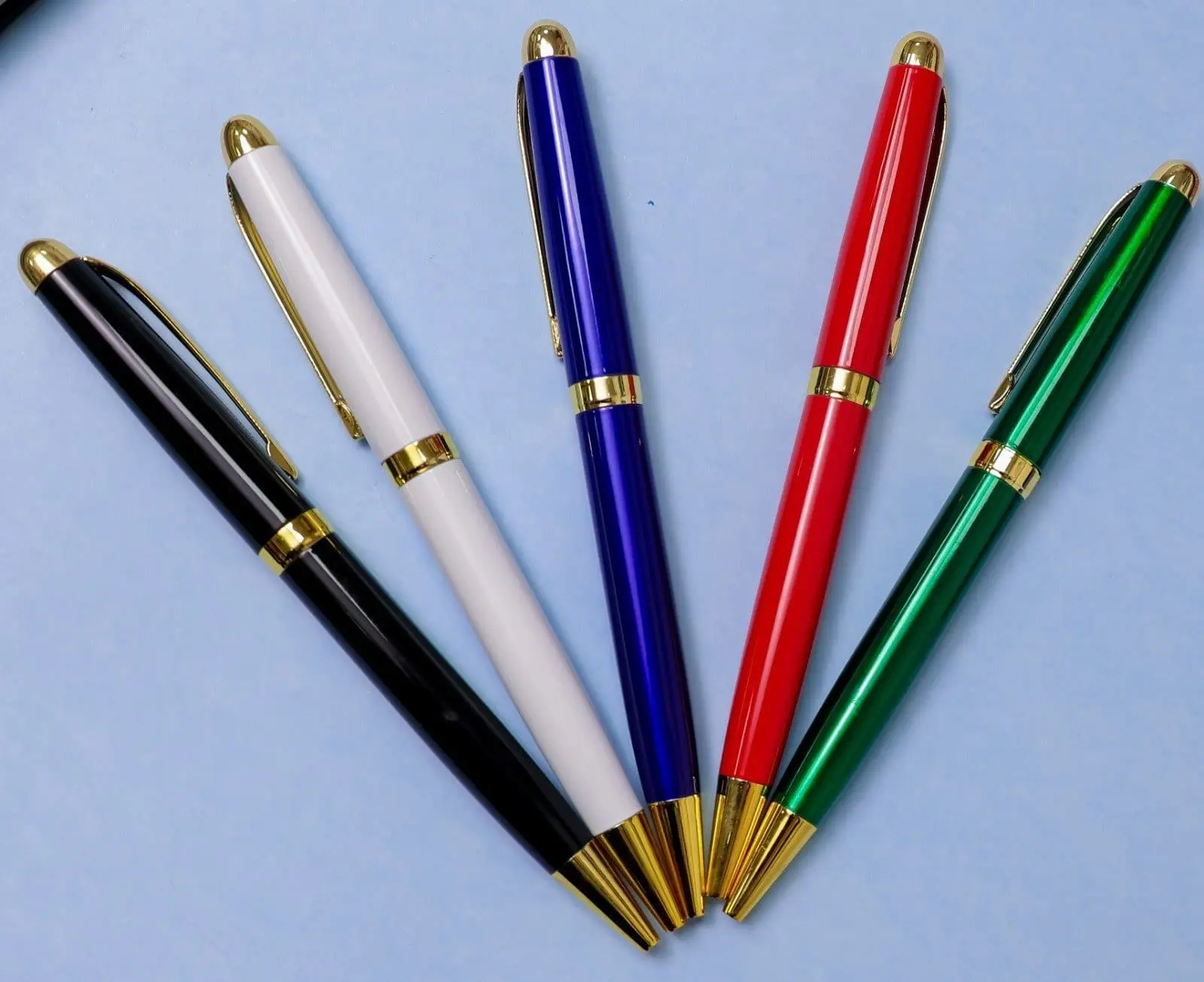 Five metal pens in black, white, blue, red and green with gold clips, bands and tips, Hensa