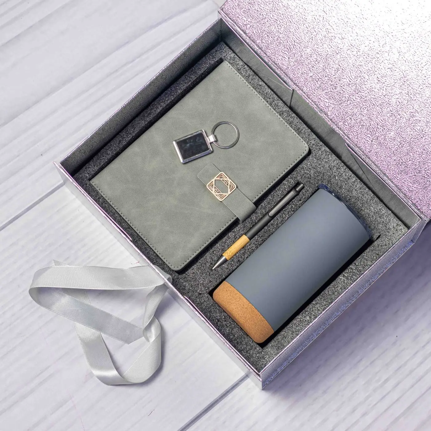 Grey notebook, cork-base tumbler, pen and metal keyholder in a gift box with ribbon, Hensa